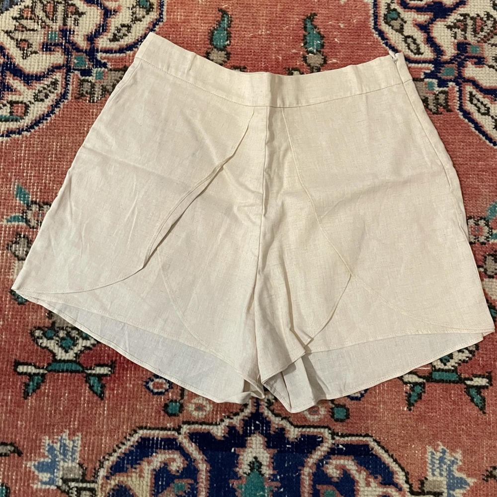 NWOT High waisted linen shorts with flattering flutter panels.